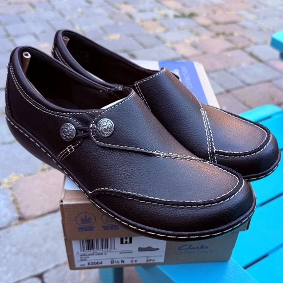 WOMENS CLARKS ASHLAND LANE SLIP-ON BLACK SUEDE LOAFERS US SIZE 8.5 NARROW (NWT) - Picture 1 of 9